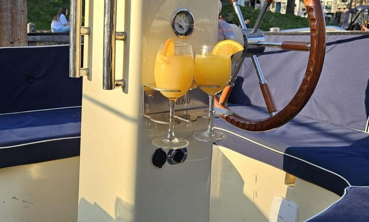 Sailsip dubbele bekerhouder met twee wijnglazen erin