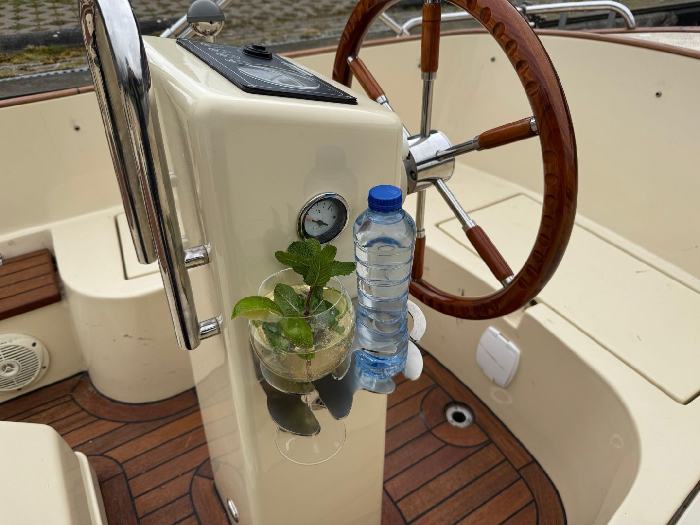 Sailsip: The smart stainless steel cup holder for boating Sailsip: The smart stainless steel cup holder for boating