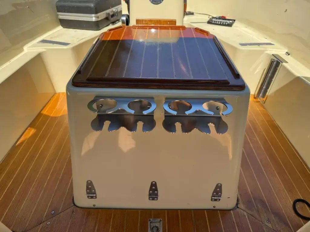 Sailsip: The smart stainless steel cup holder for boating Sailsip: The smart stainless steel cup holder for boating
